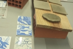 Processo do azulejo e azulejos finalizados