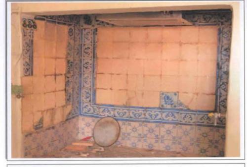 2007 - Rua do Telhal, n.º 61, Lisboa. Cerca de 460 azulejos Séc. XIX, furtados entre 15/8 e 15/9/2007 das escadarias do prédio.