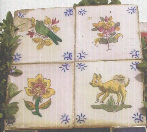 2007 - Rua da República, São Pedro do Estoril. Cerca de 32 azulejos Viúva Lamego, Séc. XX -furtados entre 16 e 18/2/2007 - faziam parte de floreiras de uma residência.