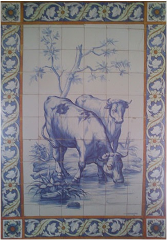 2017 - Leitaria da Anunciada - Largo da Anunciada 1, Lisboa. Painel figurativo de 24 azulejos com imagem de duas vacas leiteiras