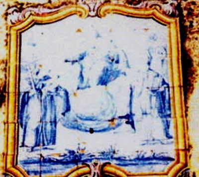2000 - Bairro do Castelo, Lisboa. Registo de azulejos, final do Séc. XVIII, de estilo neoclássico, representando Nª Srª do Carmo com Menino, S. Marçal e Santo António, furtado em 3/5/2000.