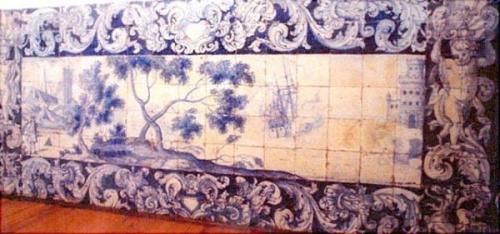 2001 - Palácio Belmonte, Lisboa. Painel de azulejos, figurativo, do início do Século XVIII, do pintor Manuel dos Santos (de um conjunto de 17 paineis idênticos aplicados em várias dependências). Peça única, danificado e parcialmente furtado durante a noite de 10 para 11 de Janeiro de 2001, do Palácio Belmonte, sito no Páteo do Fradique, junto ao Castelo de S. Jorge, em Lisboa.